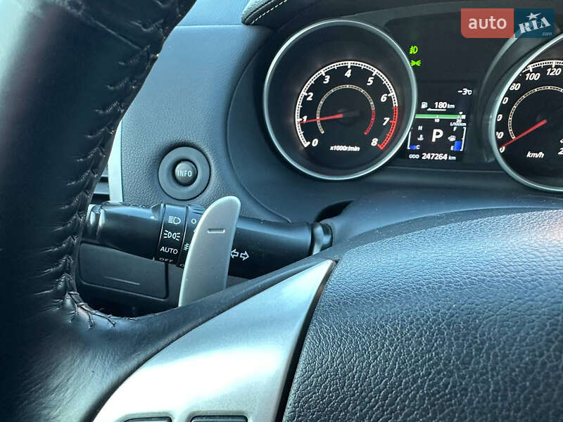 Позашляховик / Кросовер Mitsubishi Outlander 2010 в Києві