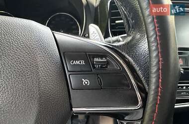 Внедорожник / Кроссовер Mitsubishi Outlander 2016 в 