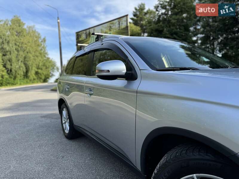Внедорожник / Кроссовер Mitsubishi Outlander 2015 в Трускавце