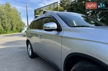 Внедорожник / Кроссовер Mitsubishi Outlander 2015 в 