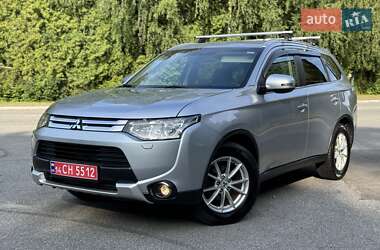 Внедорожник / Кроссовер Mitsubishi Outlander 2015 в 