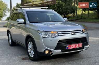 Внедорожник / Кроссовер Mitsubishi Outlander 2015 в 