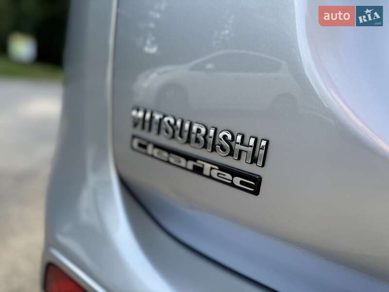 Внедорожник / Кроссовер Mitsubishi Outlander 2015 в Трускавце