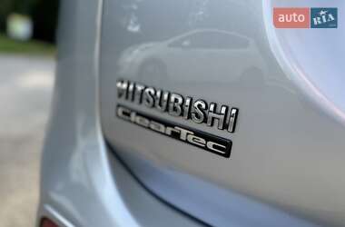 Внедорожник / Кроссовер Mitsubishi Outlander 2015 в 