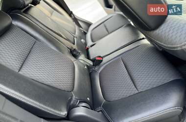 Внедорожник / Кроссовер Mitsubishi Outlander 2015 в 