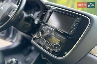 Внедорожник / Кроссовер Mitsubishi Outlander 2015 в 