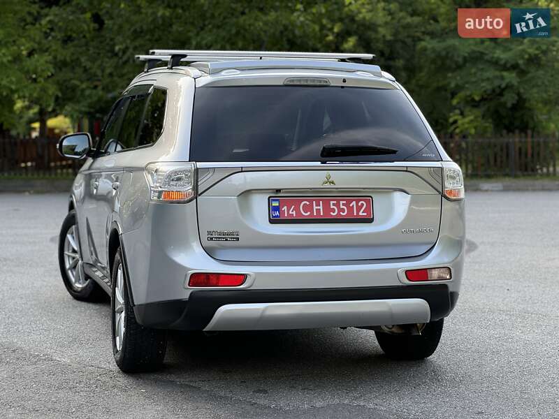 Внедорожник / Кроссовер Mitsubishi Outlander 2015 в Трускавце