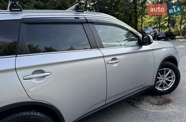 Внедорожник / Кроссовер Mitsubishi Outlander 2015 в 