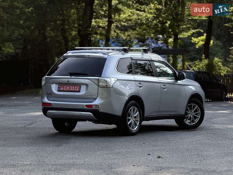 Внедорожник / Кроссовер Mitsubishi Outlander 2015 в Трускавце