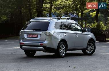 Внедорожник / Кроссовер Mitsubishi Outlander 2015 в 