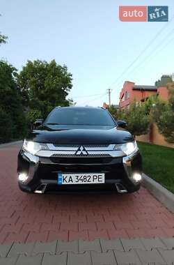 Внедорожник / Кроссовер Mitsubishi Outlander 2018 в 