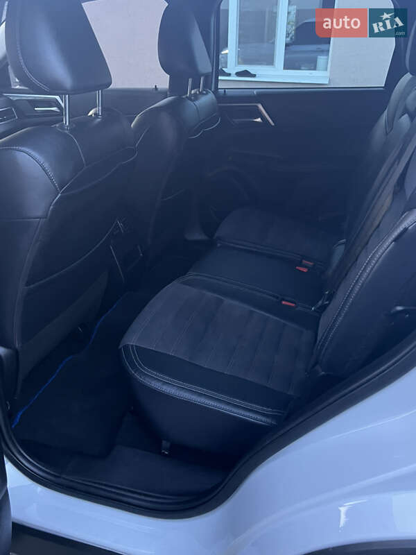 Внедорожник / Кроссовер Mitsubishi Outlander 2023 в Днепре