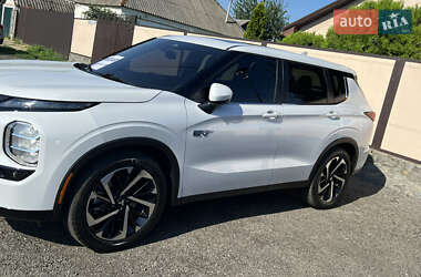 Внедорожник / Кроссовер Mitsubishi Outlander 2023 в 