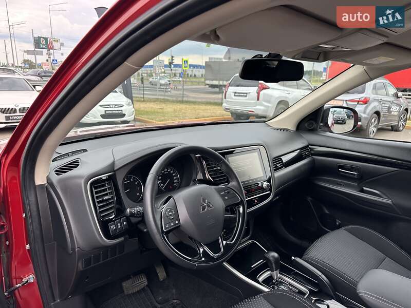 Внедорожник / Кроссовер Mitsubishi Outlander 2020 в Киеве