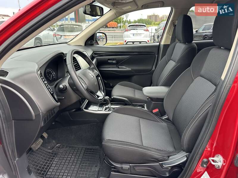 Внедорожник / Кроссовер Mitsubishi Outlander 2020 в Киеве