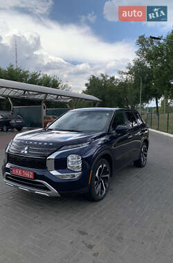 Внедорожник / Кроссовер Mitsubishi Outlander 2022 в 