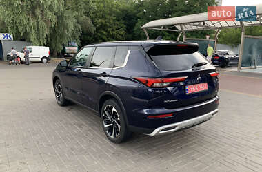 Внедорожник / Кроссовер Mitsubishi Outlander 2022 в 