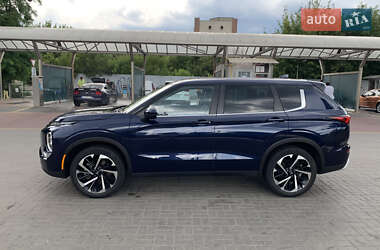 Внедорожник / Кроссовер Mitsubishi Outlander 2022 в 