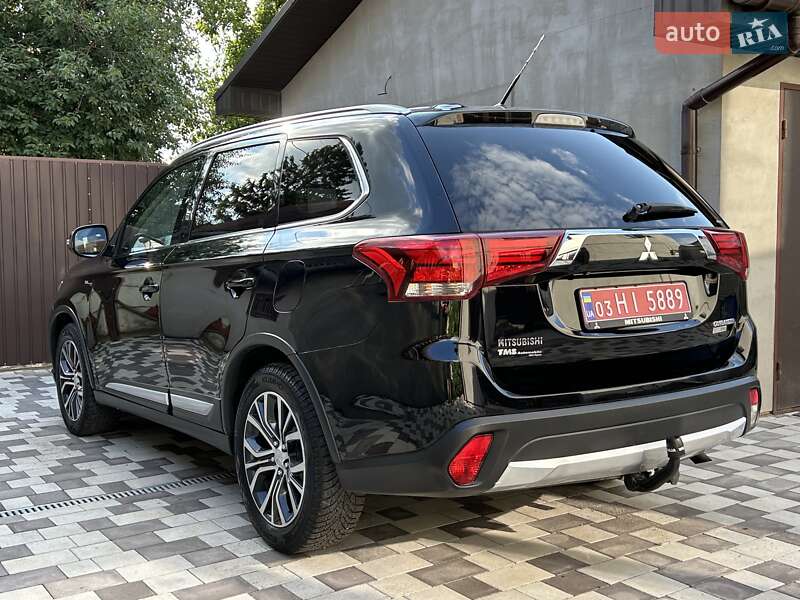 Внедорожник / Кроссовер Mitsubishi Outlander 2015 в Ровно