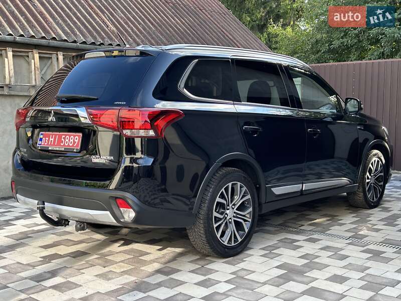 Внедорожник / Кроссовер Mitsubishi Outlander 2015 в Ровно