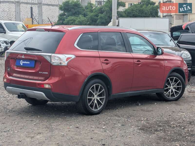 Внедорожник / Кроссовер Mitsubishi Outlander 2014 в Киеве
