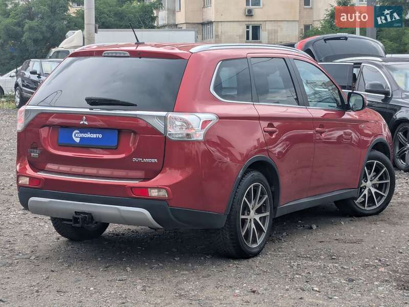 Внедорожник / Кроссовер Mitsubishi Outlander 2014 в Киеве