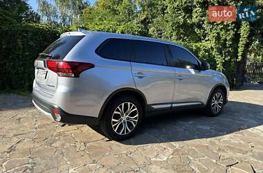 Внедорожник / Кроссовер Mitsubishi Outlander 2017 в 
