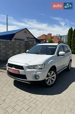 Внедорожник / Кроссовер Mitsubishi Outlander 2011 в Дубно