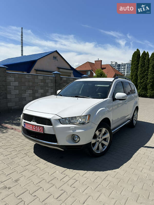 Внедорожник / Кроссовер Mitsubishi Outlander 2011 в Дубно