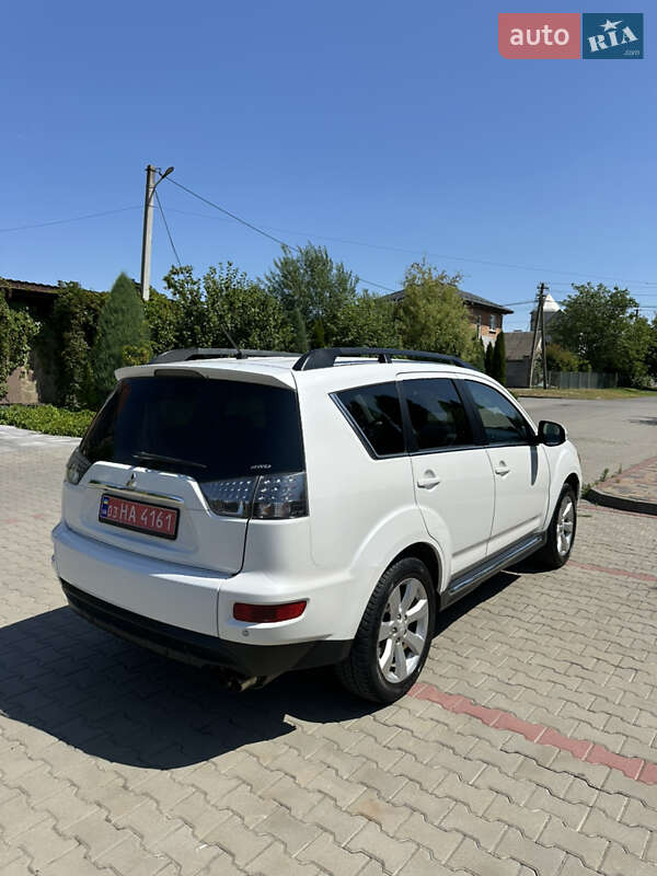 Внедорожник / Кроссовер Mitsubishi Outlander 2011 в Дубно