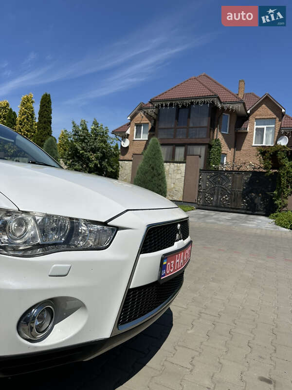 Внедорожник / Кроссовер Mitsubishi Outlander 2011 в Дубно