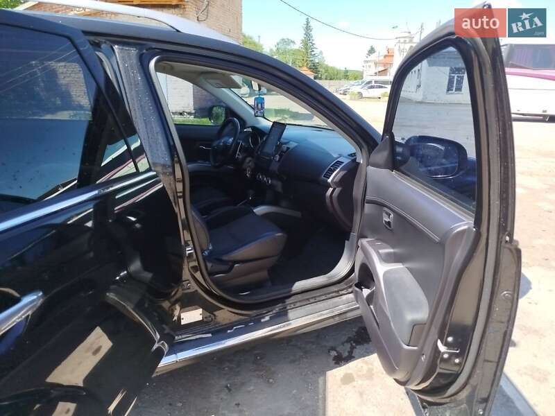 Позашляховик / Кросовер Mitsubishi Outlander 2010 в Золочеві