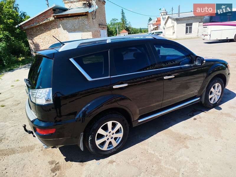 Позашляховик / Кросовер Mitsubishi Outlander 2010 в Золочеві