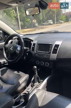 Внедорожник / Кроссовер Mitsubishi Outlander 2009 в 