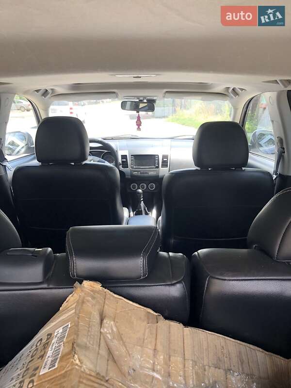 Позашляховик / Кросовер Mitsubishi Outlander 2009 в Чернівцях