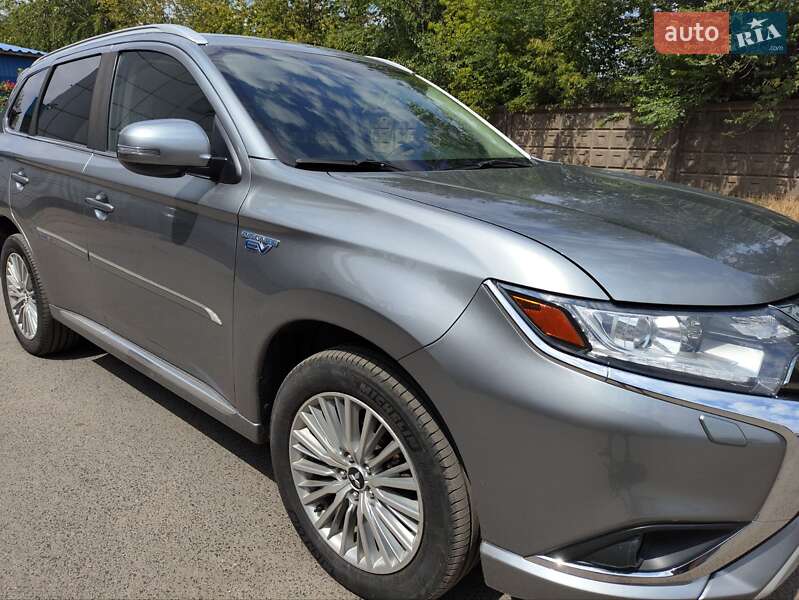 Внедорожник / Кроссовер Mitsubishi Outlander 2019 в Кривом Роге