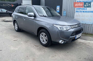 Внедорожник / Кроссовер Mitsubishi Outlander 2012 в Киеве