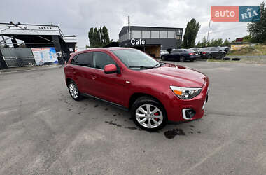 Внедорожник / Кроссовер Mitsubishi Outlander 2015 в 