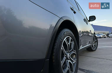 Внедорожник / Кроссовер Mitsubishi Outlander 2014 в 