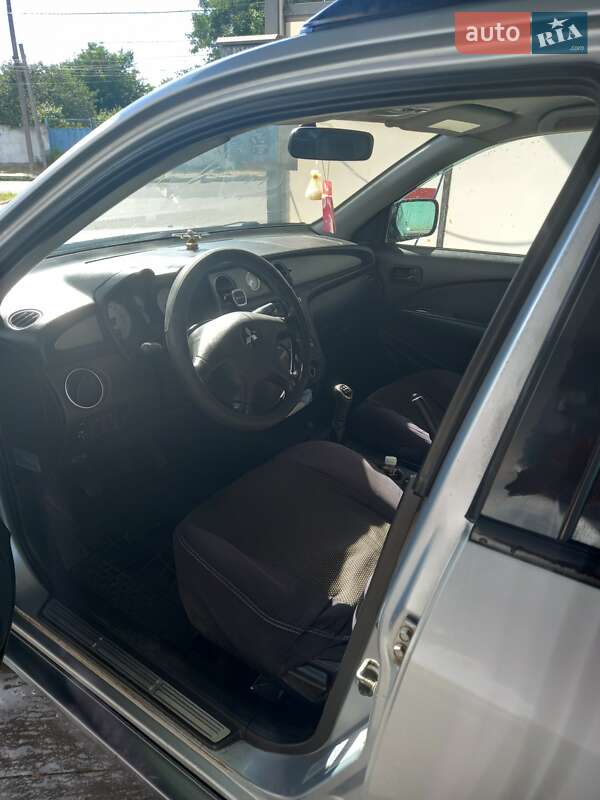 Внедорожник / Кроссовер Mitsubishi Outlander 2005 в 