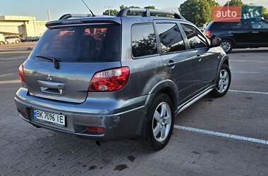 Внедорожник / Кроссовер Mitsubishi Outlander 2005 в 