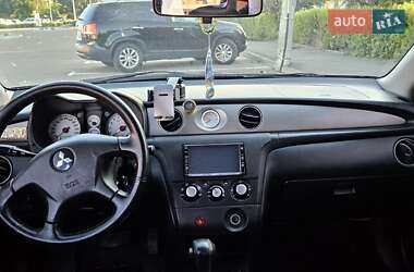 Внедорожник / Кроссовер Mitsubishi Outlander 2005 в 
