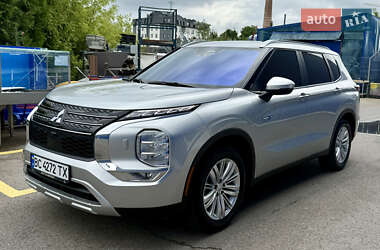 Внедорожник / Кроссовер Mitsubishi Outlander 2023 в Львове