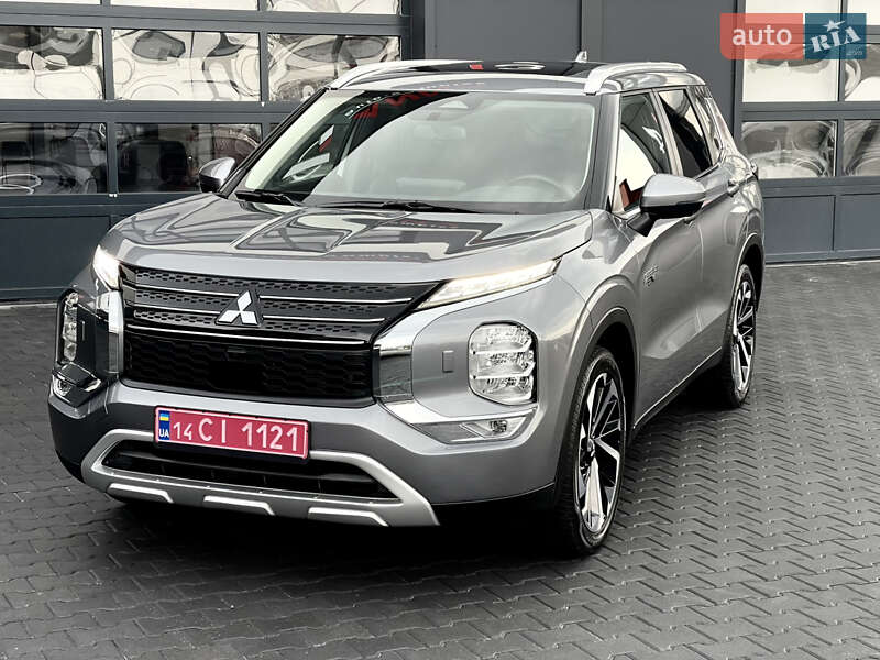 Внедорожник / Кроссовер Mitsubishi Outlander 2023 в Львове