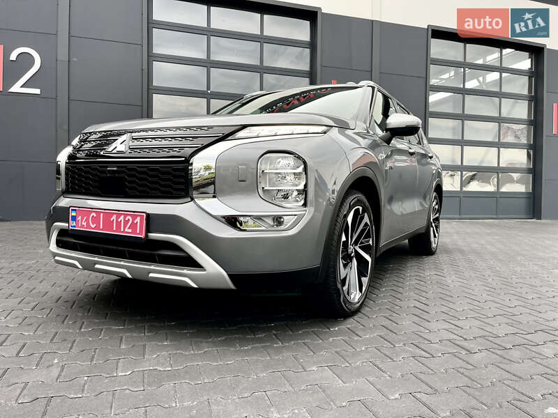 Внедорожник / Кроссовер Mitsubishi Outlander 2023 в Львове