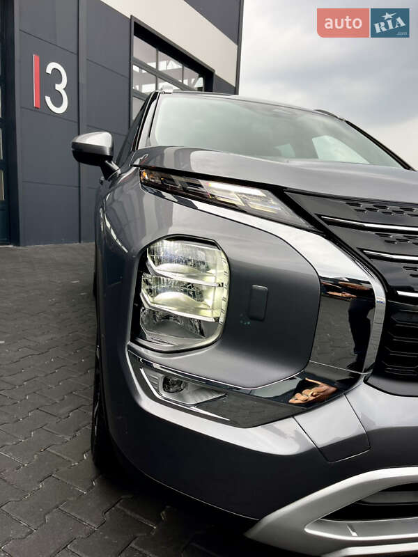 Внедорожник / Кроссовер Mitsubishi Outlander 2023 в Львове