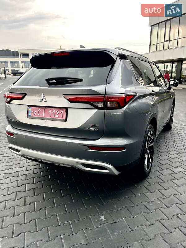 Внедорожник / Кроссовер Mitsubishi Outlander 2023 в Львове