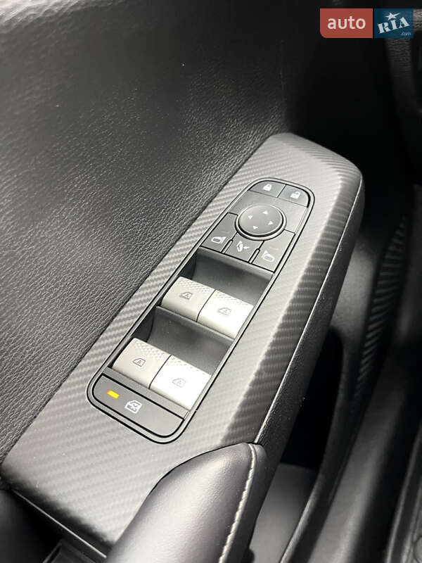 Внедорожник / Кроссовер Mitsubishi Outlander 2023 в Львове