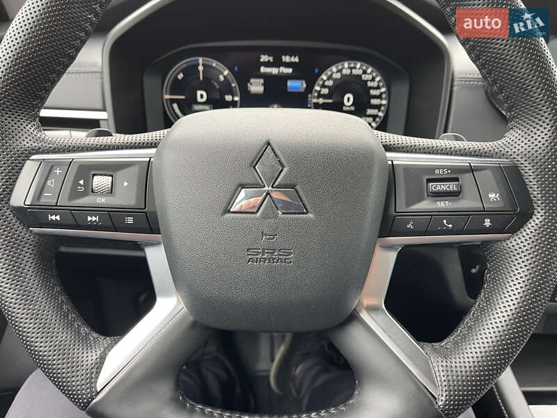 Внедорожник / Кроссовер Mitsubishi Outlander 2023 в Львове