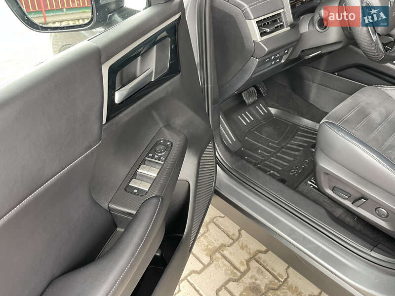 Внедорожник / Кроссовер Mitsubishi Outlander 2023 в Львове